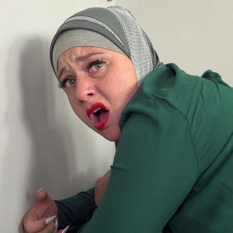 Muslim wife tries a cock cigarette Czech Sex Casting